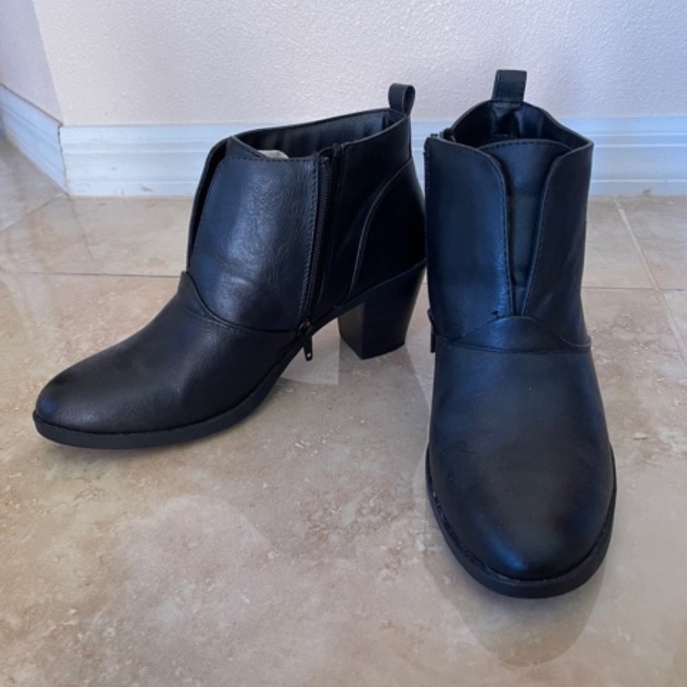 Women's Black Leather Booties Size 8M